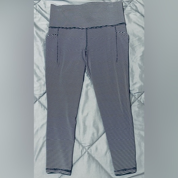 Athleta Salutation Stash Pocket 23” Tights Black White Stripe Size S - Picture 2 of 5